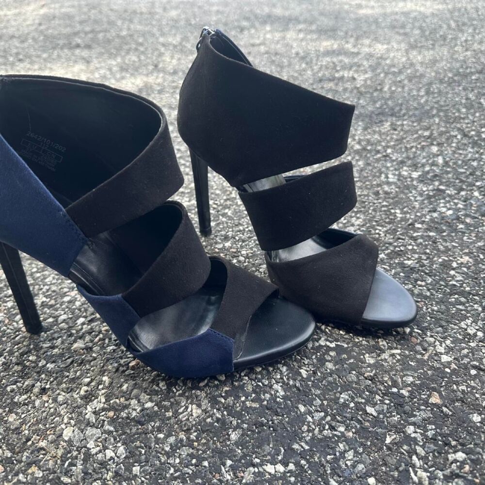 Zara Women's Navy and Black Courts